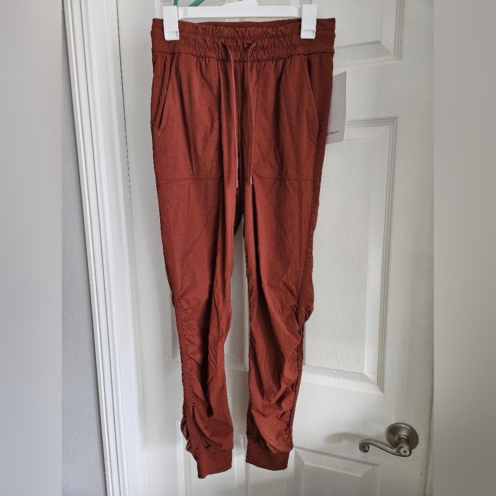 Lululemon Beyond the Studio Jogger Dark Terracotta Size 6 NEW WITHOUT TAG